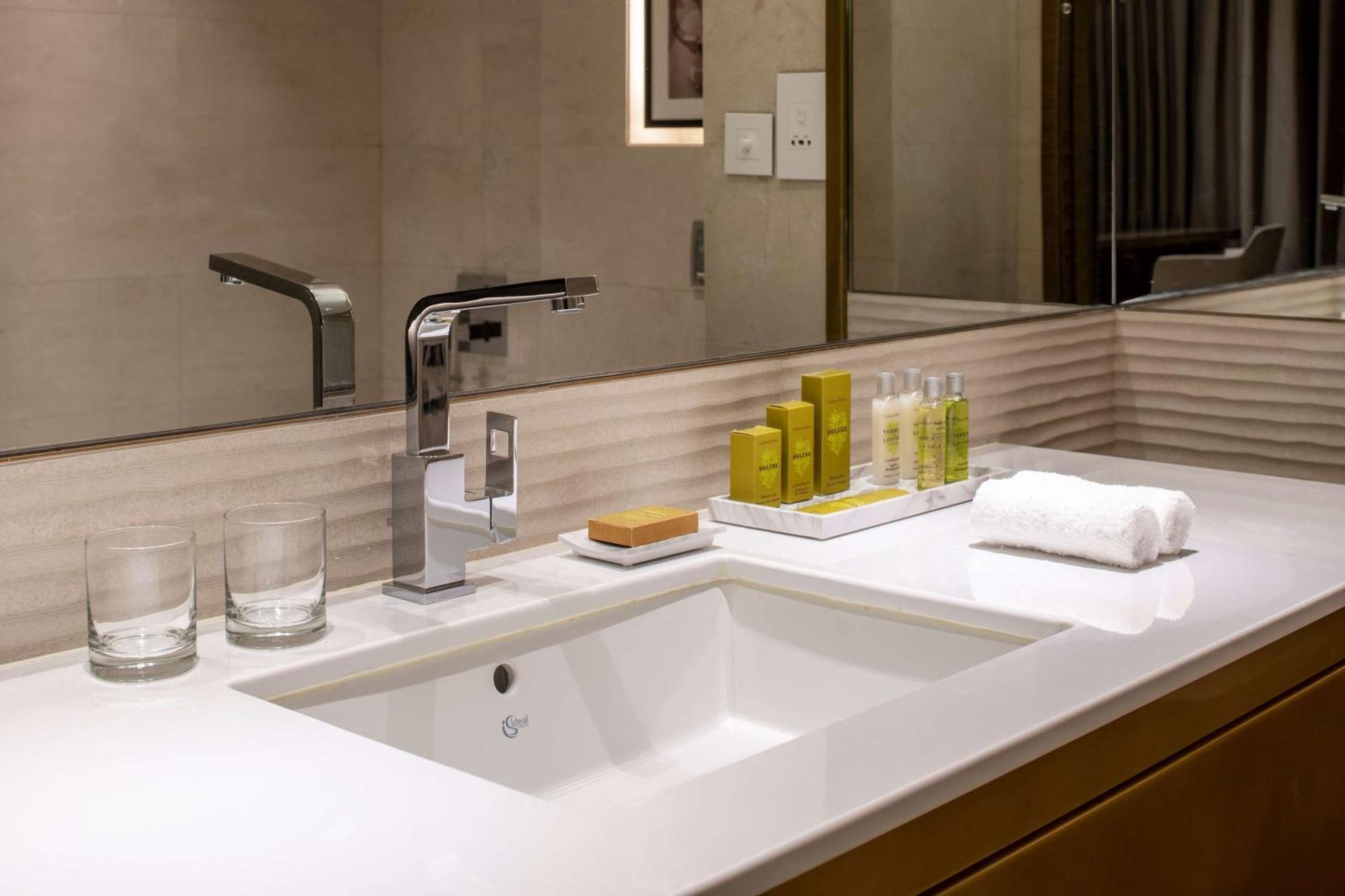 Doubletree Suites By Hilton - Riyadh Financial District Riade Exterior foto
